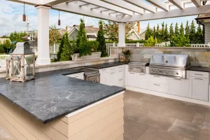 Advantages of Incorporating Electronics Into Your Creative Outdoor Kitchen Designs